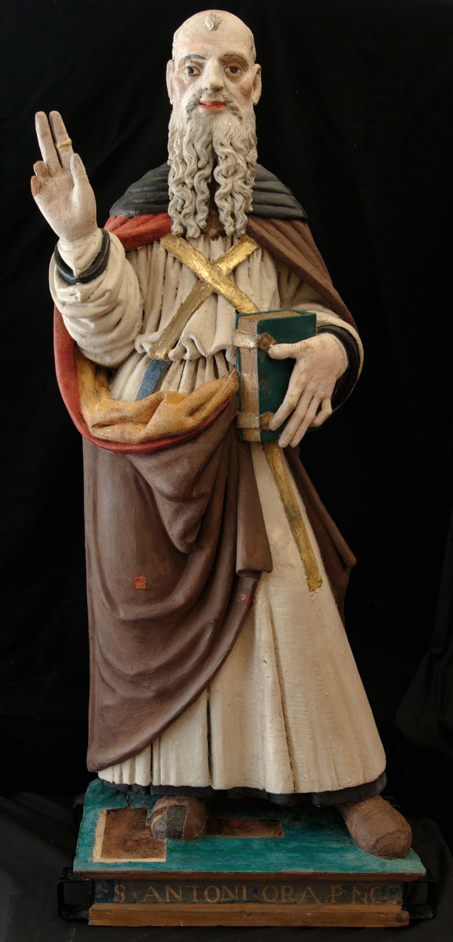 La scultura lignea policroma raffigurante sant'Antonio abate, proveniente dalla localit&agrave; Frascaro di Norcia 